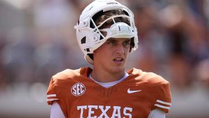 Arch Manning warms up vs UTEP
