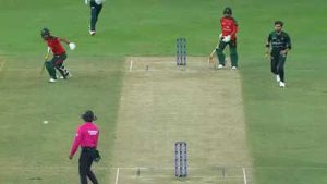 Asia Cup: Hilarious Pakistan fumble run out chance against Bangladesh