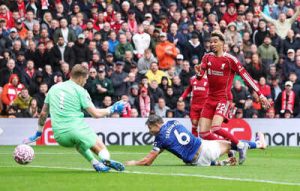 Premier League: Liverpool down Everton to maintain perfect start