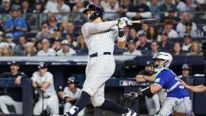 Aaron Judge’s clutch home run leads Yankees to historic comeback in must-win Game 3 over Blue Jays