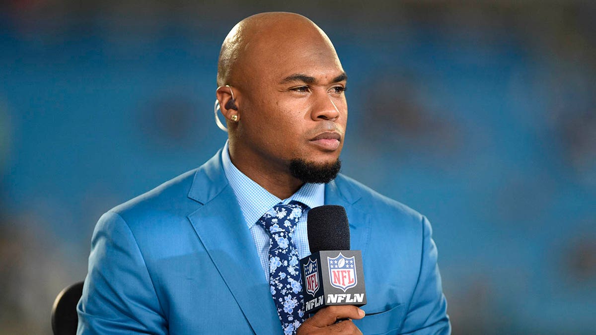 Steve Smith Sr. on a TV set