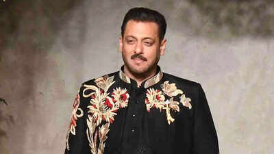 Salman Khan reunites with Sushmita Sen as he turns showstopper for Vikram Phadnis’ 35-year celebration